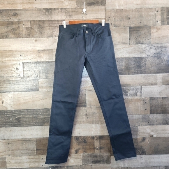 New Theory Slim-Fit Five-Pocket Pant in Stretch Cotton Twill - Picture 4 of 10